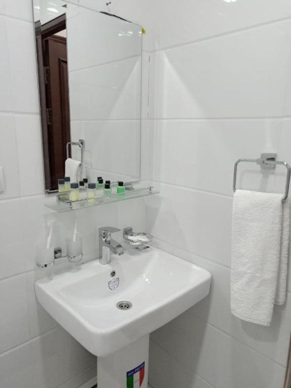 Queens 2 Hotel طشقند المظهر الخارجي الصورة